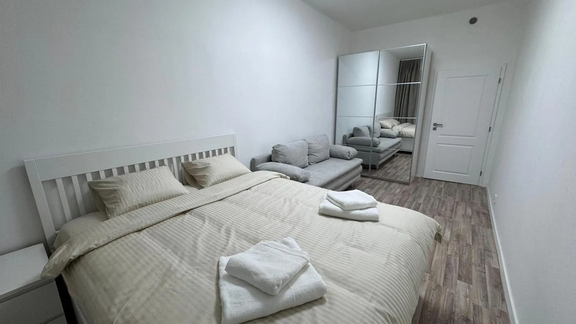 Modern, Comfortable Apartments Near The Metro Prague