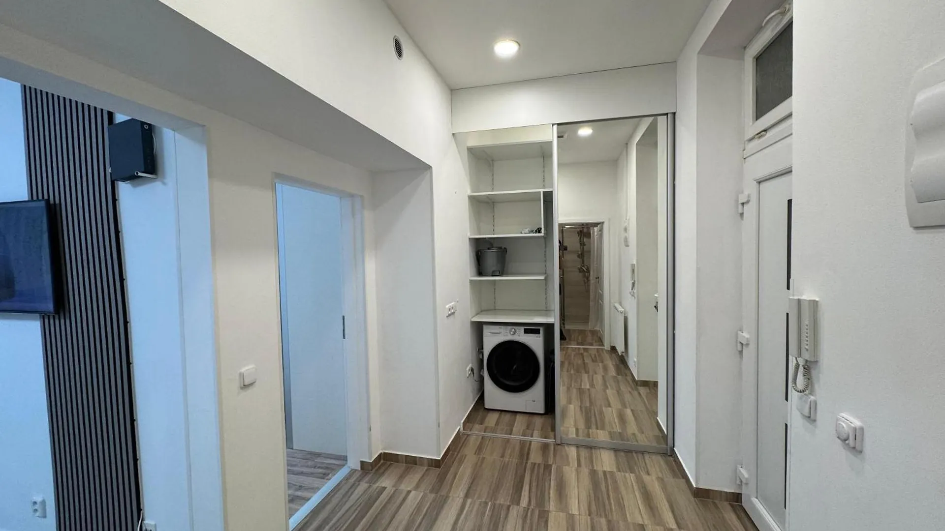 Modern, Comfortable Apartments Near The Metro Prague