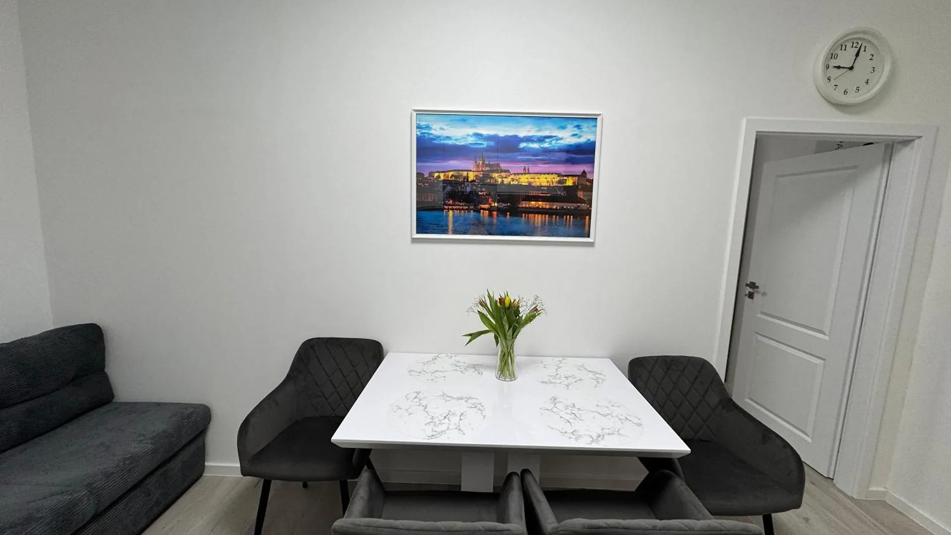 Modern, Comfortable Apartments Near The Metro Prague Czech Republic