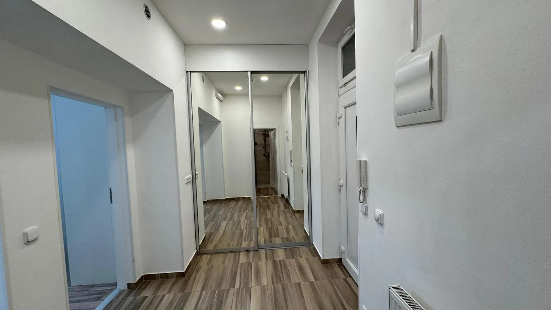 Modern, Comfortable Apartments Near The Metro Prague