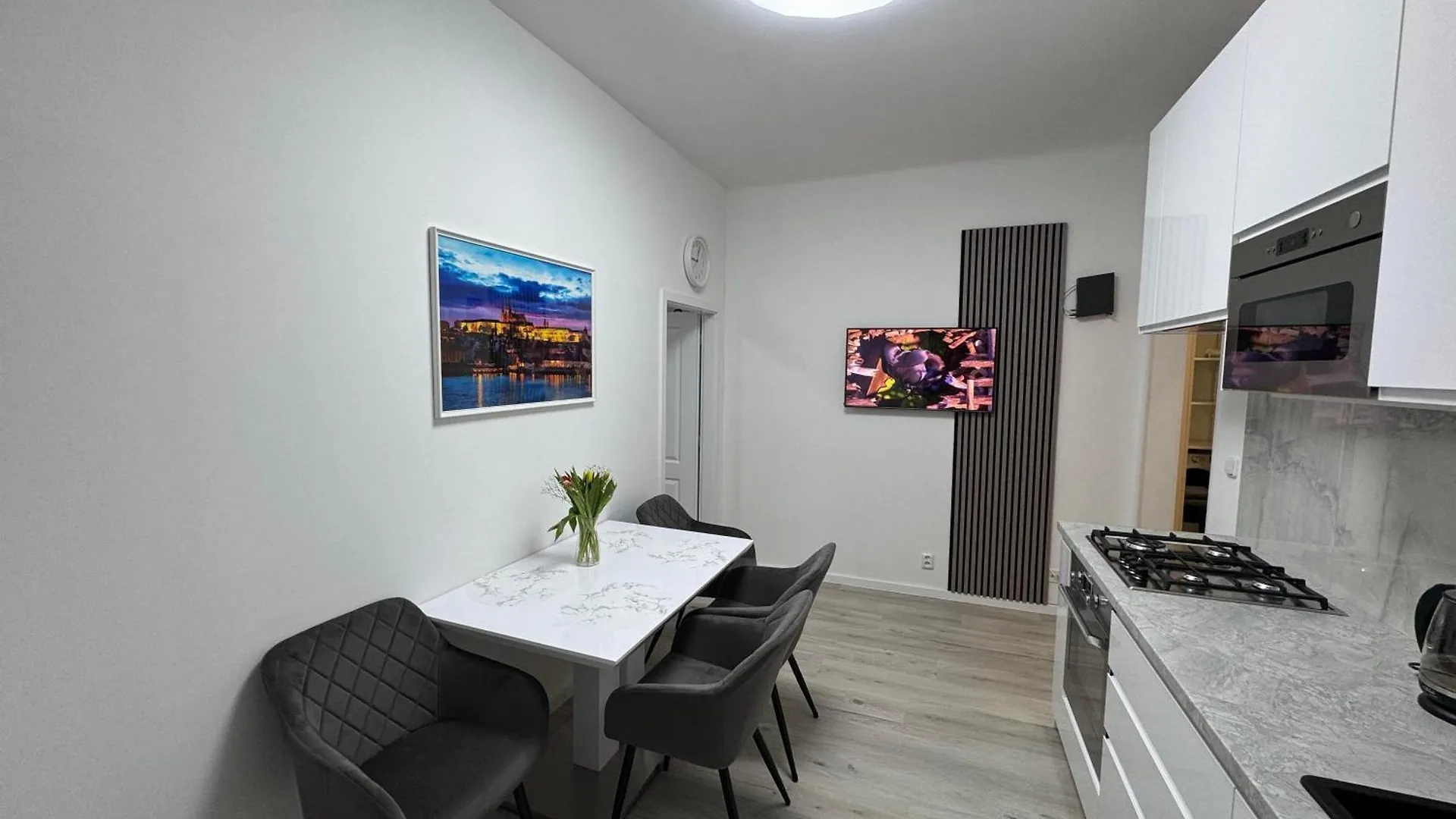 Modern, Comfortable Apartments Near The Metro Prague