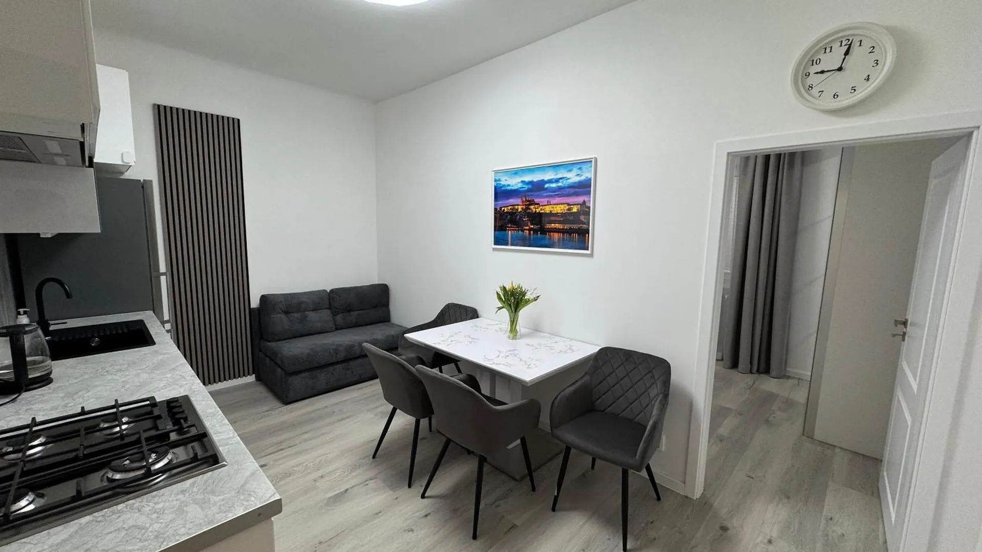 Modern, Comfortable Apartments Near The Metro Prague