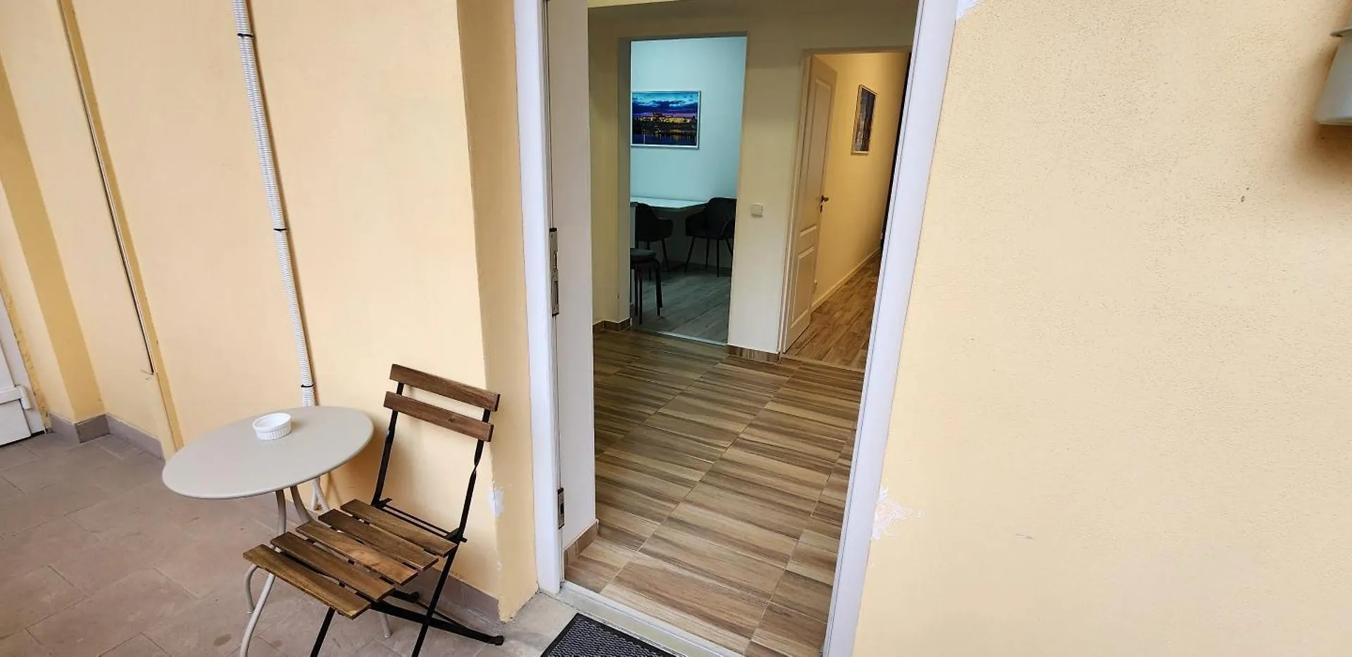Modern, Comfortable Apartments Near The Metro Prague